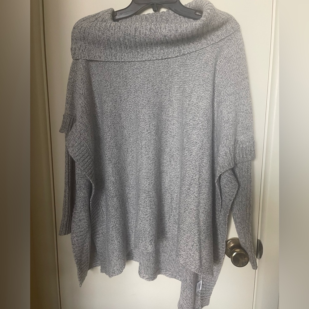Love By Design Light Grey Off-the-Shoulder Knit Sweater 26 PTP X 30